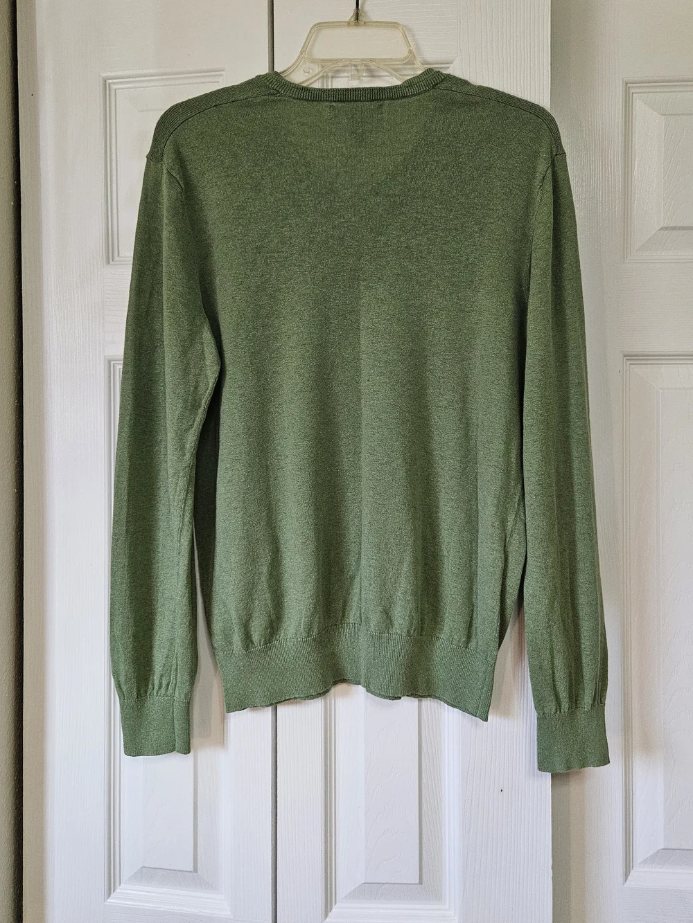 Banana Republic Men's Silk Linen Light Green V-Neck Sweater